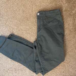 Aero Aeropostale High Rise Green Chino Pants/Jeans Size 6 regular Leg Stretch